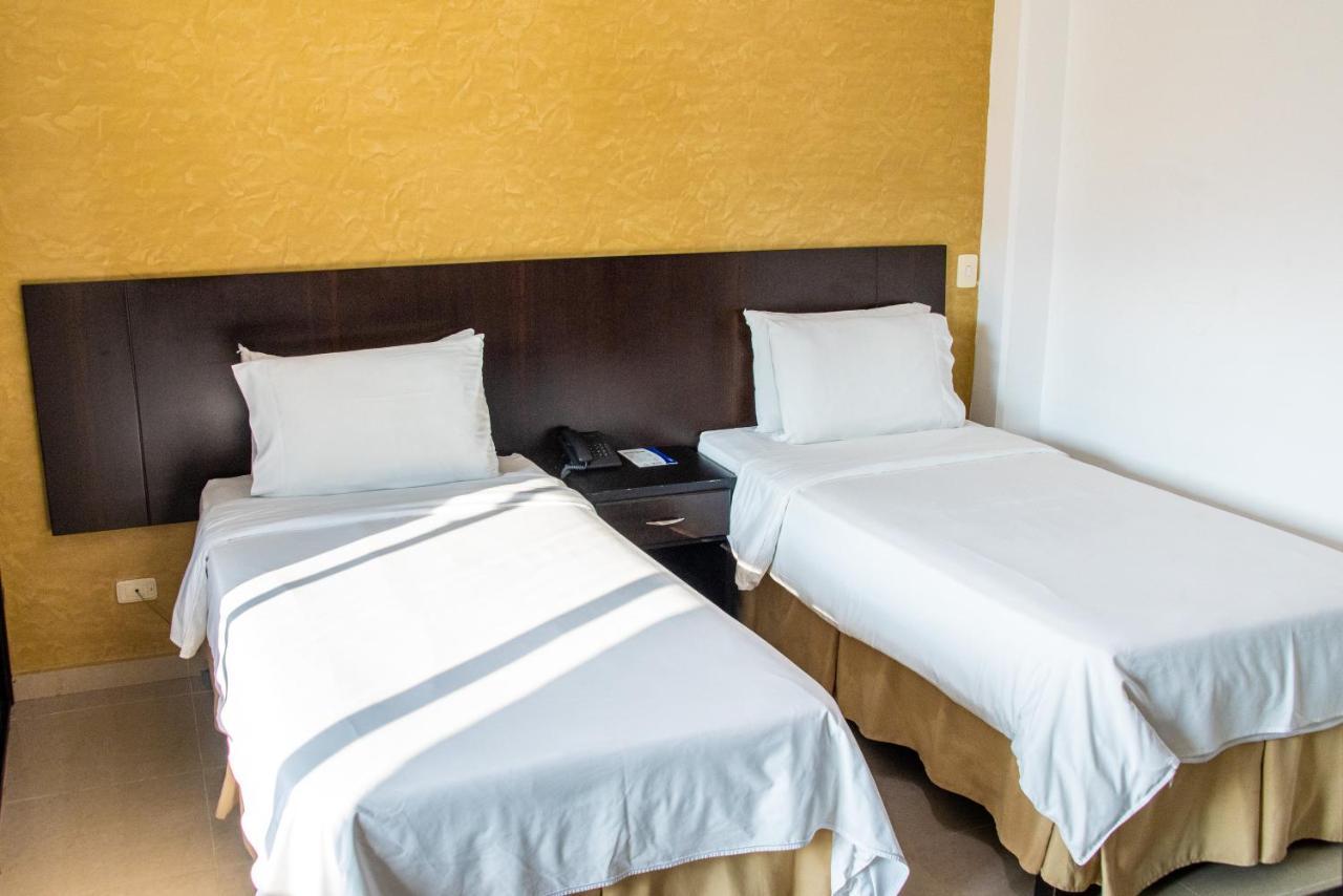 Hotel Tangara Dosquebradas ภายนอก รูปภาพ