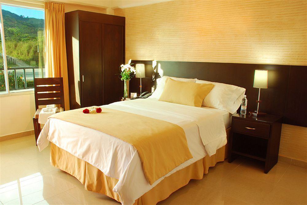 Hotel Tangara Dosquebradas ภายนอก รูปภาพ